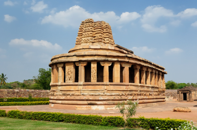 10 Sakkath Historical Monuments In Karnataka - SUPERRlife